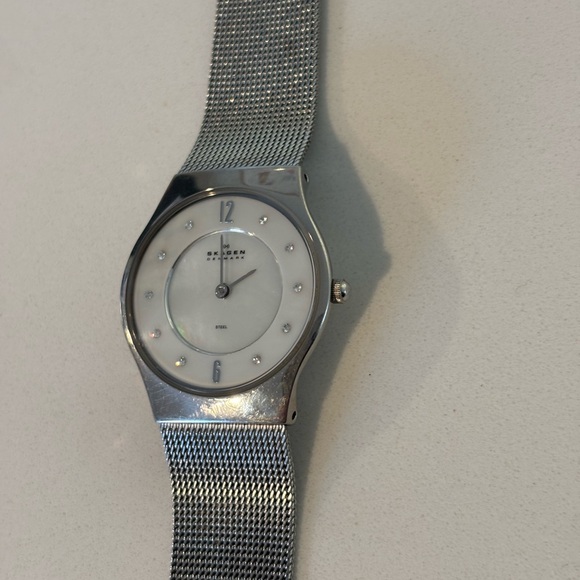 Skagen Silver Mesh Women's Watch: Mother of Pearl Face - Picture 2 of 5